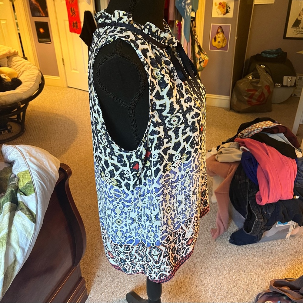 Patterned Blouse - Picture 5 of 7
